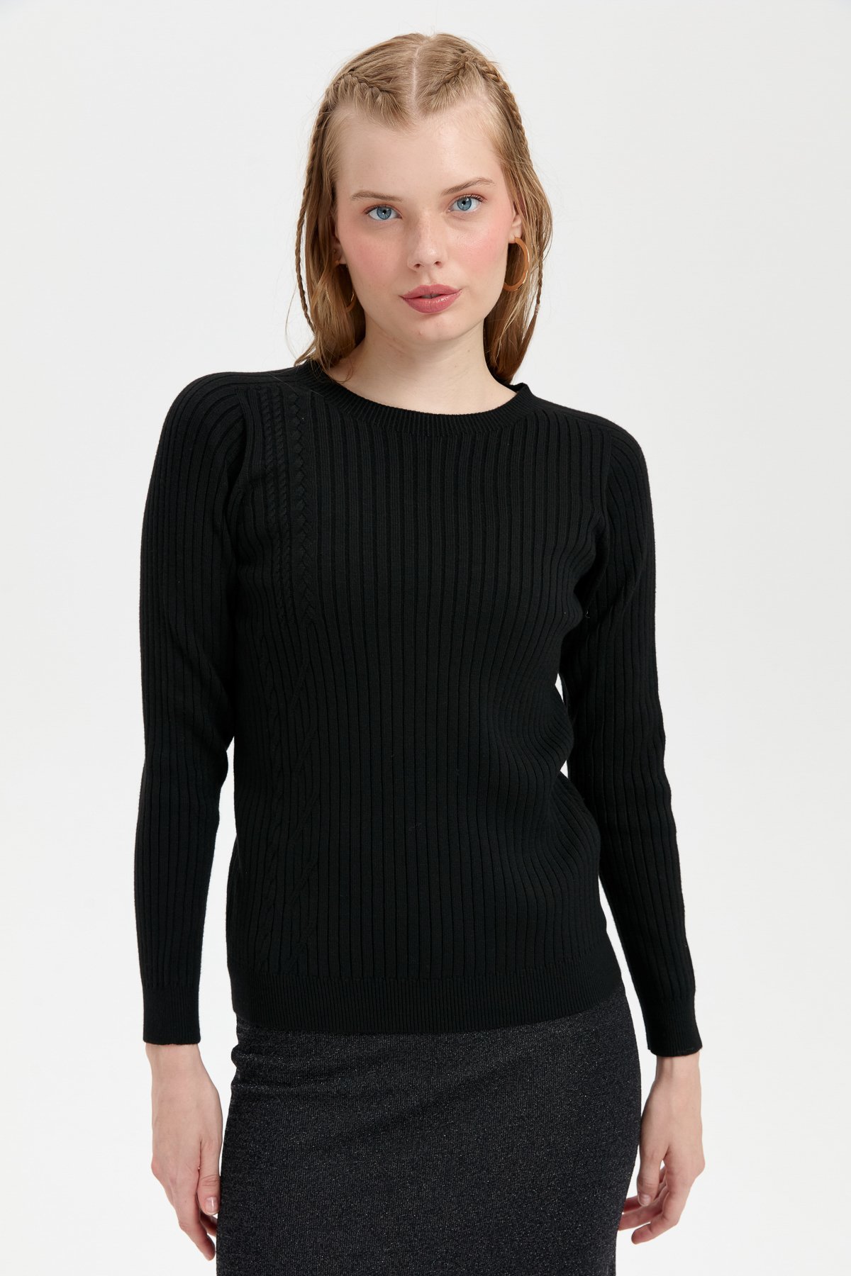 24183Kadın Sıfır Yaka Dikişsiz Önü Desenli Kazak Siyah