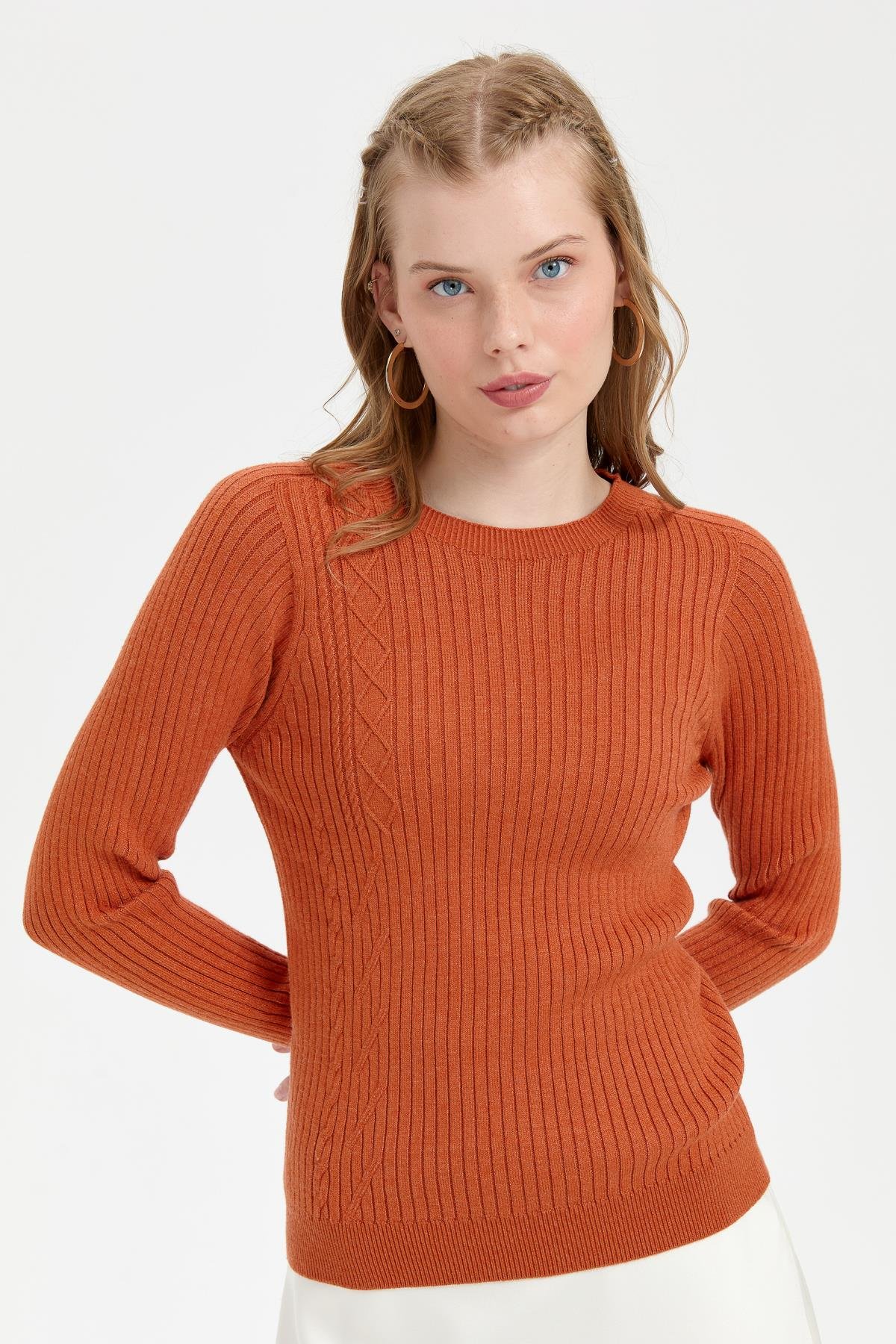 24183Kadın Sıfır Yaka Dikişsiz Önü Desenli Kazak Turuncu