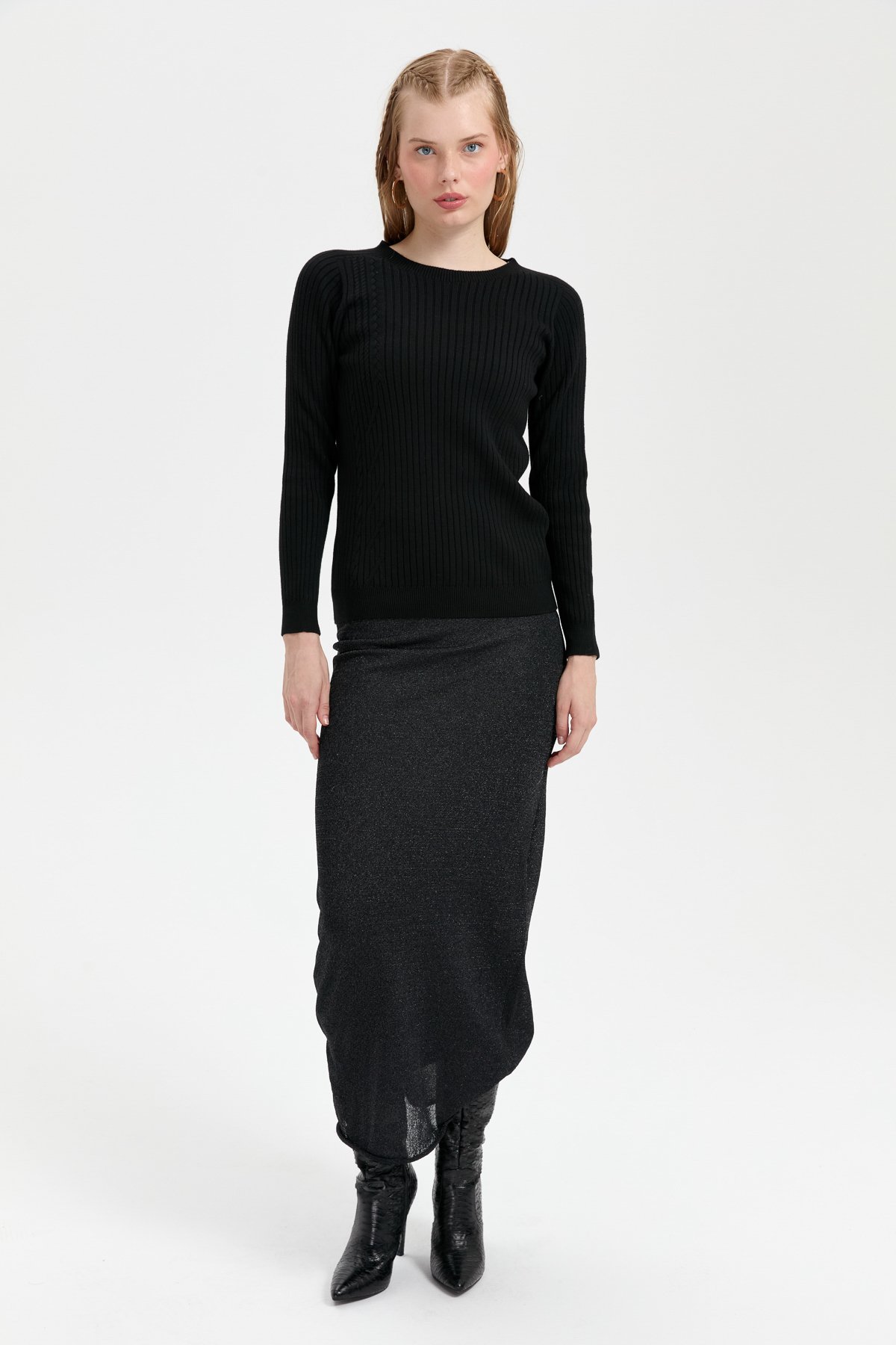 24183Kadın Sıfır Yaka Dikişsiz Önü Desenli Kazak Siyah