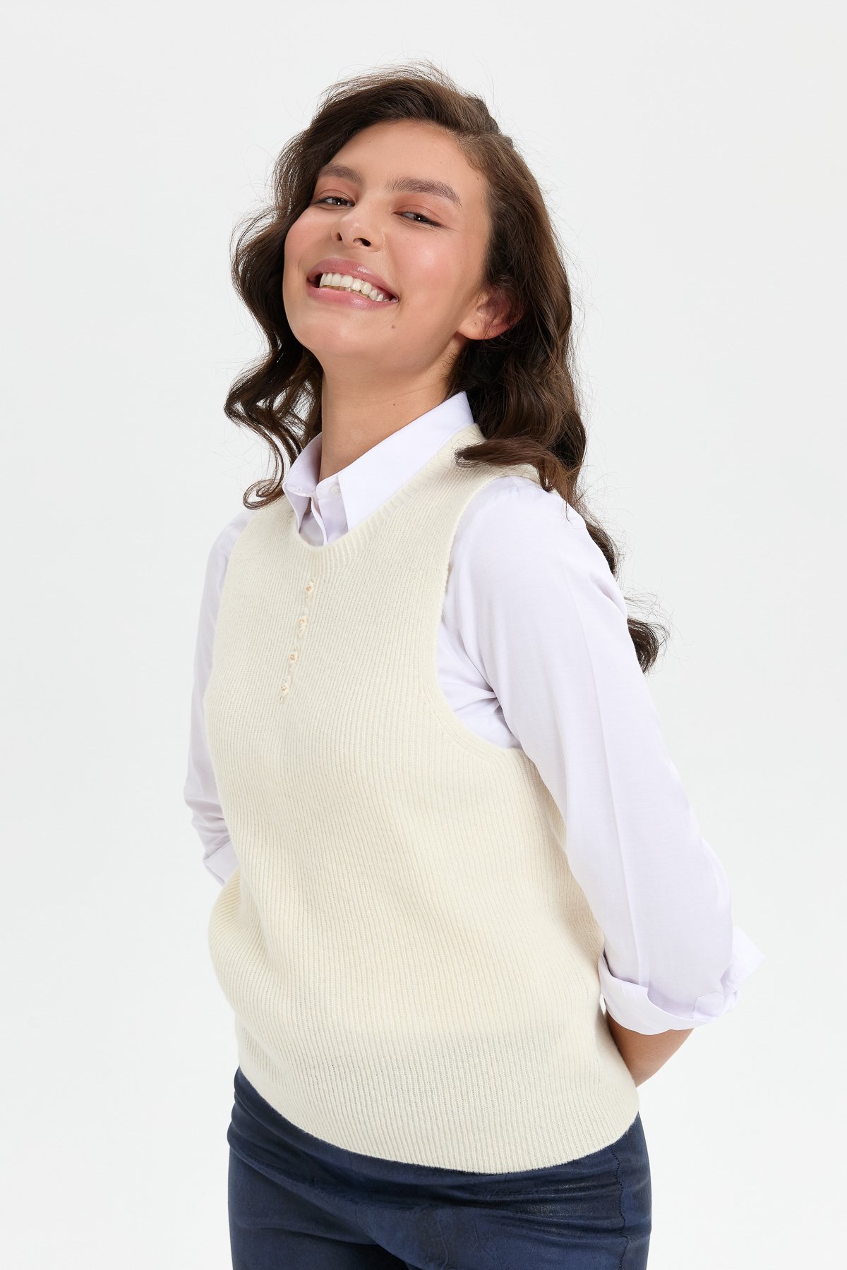 24157Kadın Sıfır Yaka Dikişsiz Önü Düğmeli Yün Süveter Kemik