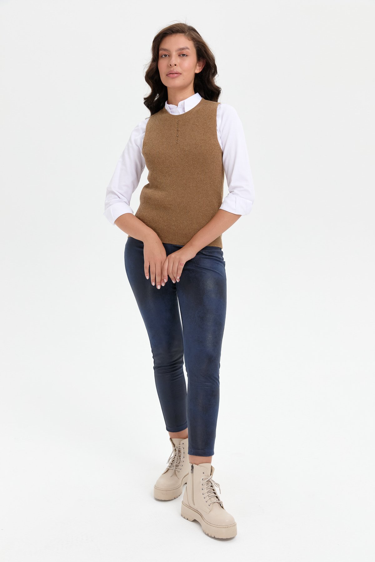 24157Kadın Sıfır Yaka Dikişsiz Önü Düğmeli Yün Süveter V.Camel