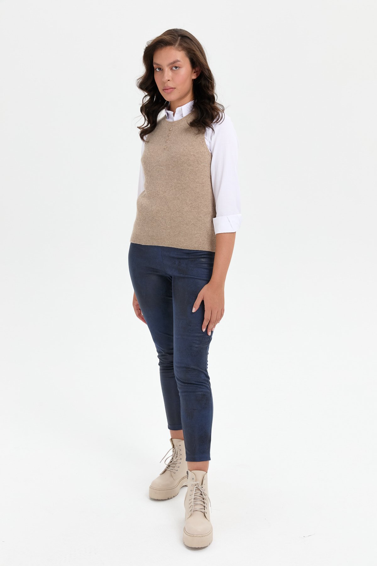 24157Kadın Sıfır Yaka Dikişsiz Önü Düğmeli Yün Süveter K.Bej