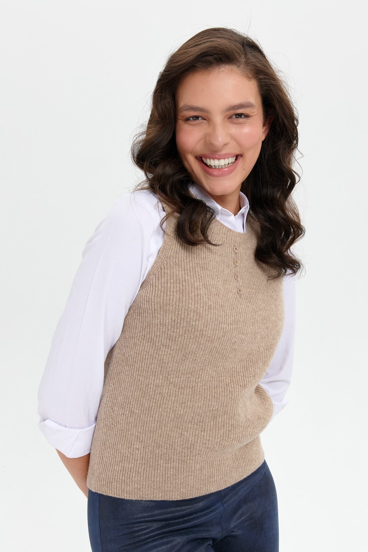 24157Kadın Sıfır Yaka Dikişsiz Önü Düğmeli Yün Süveter K.Bej