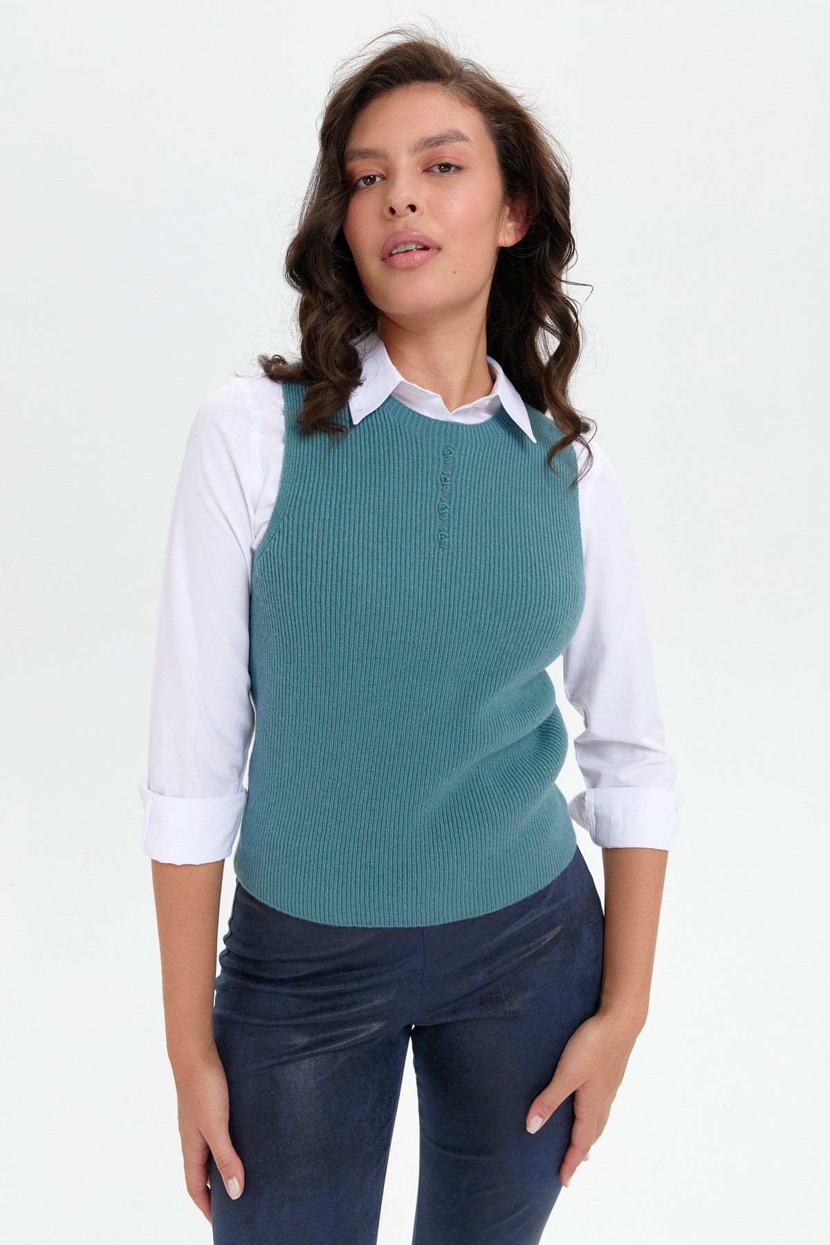 24157Kadın Sıfır Yaka Dikişsiz Önü Düğmeli Yün Süveter M.Yeşili