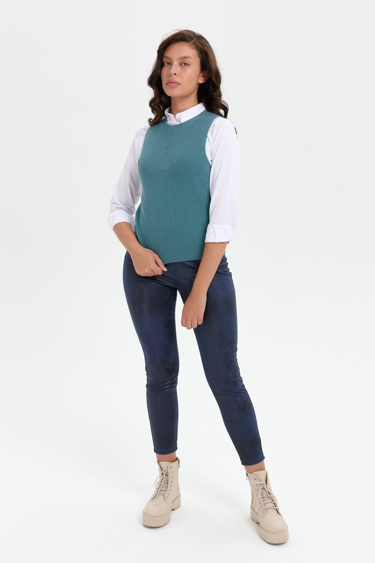 24157Kadın Sıfır Yaka Dikişsiz Önü Düğmeli Yün Süveter M.Yeşili