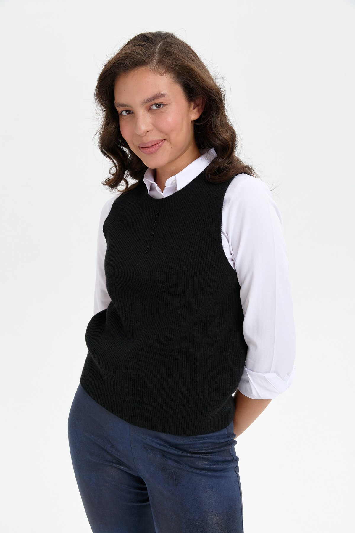 24157Kadın Sıfır Yaka Dikişsiz Önü Düğmeli Yün Süveter Siyah