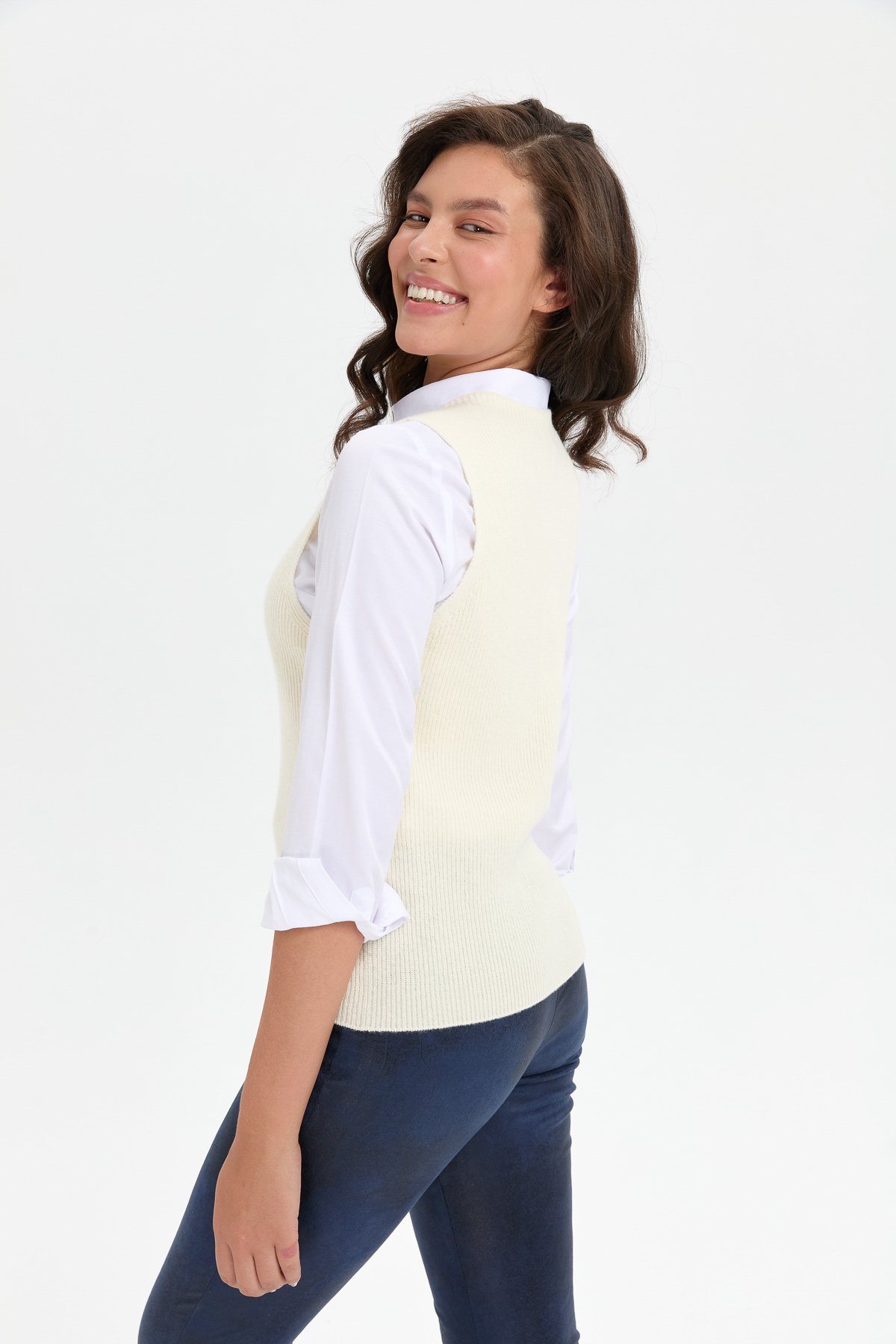 24157Kadın Sıfır Yaka Dikişsiz Önü Düğmeli Yün Süveter Kemik