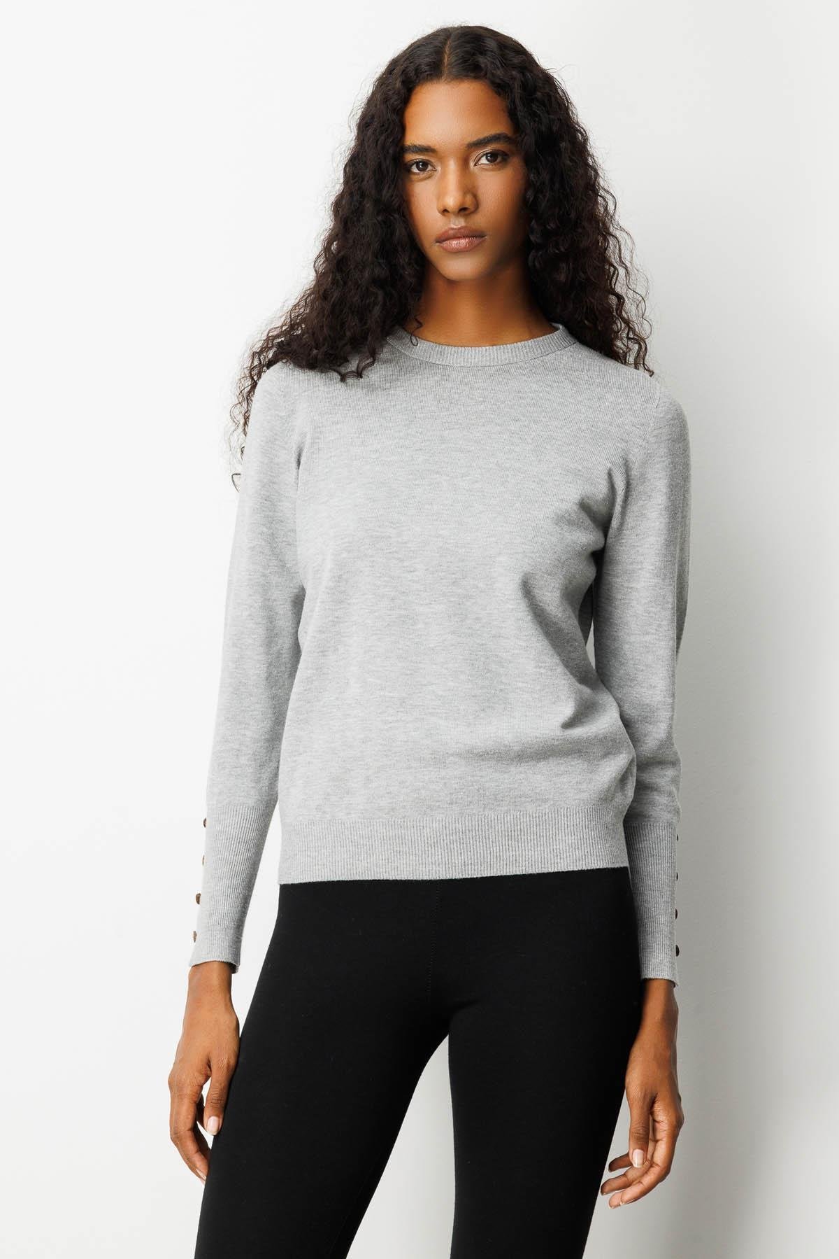 23331Kadın Sıfır Yaka Önü Kısa Arkası Uzun Kazak Gri