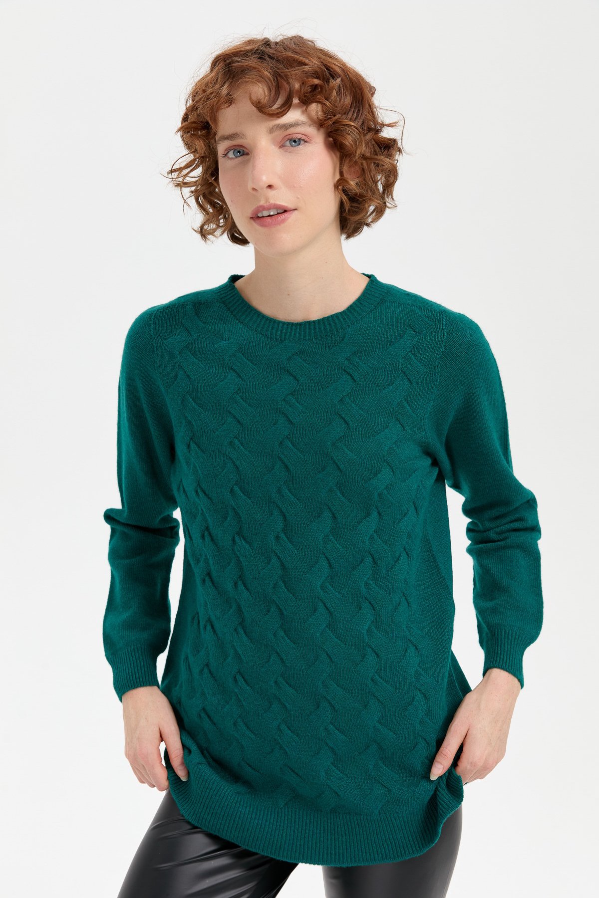 24214Kadın Sıfır Yaka Önü Saç Örgülü Yün Kazak K.Ö.başı