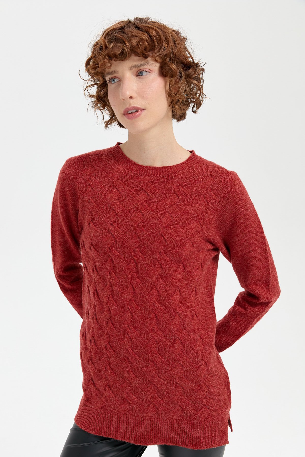 24214Kadın Sıfır Yaka Önü Saç Örgülü Yün Kazak Kiremit