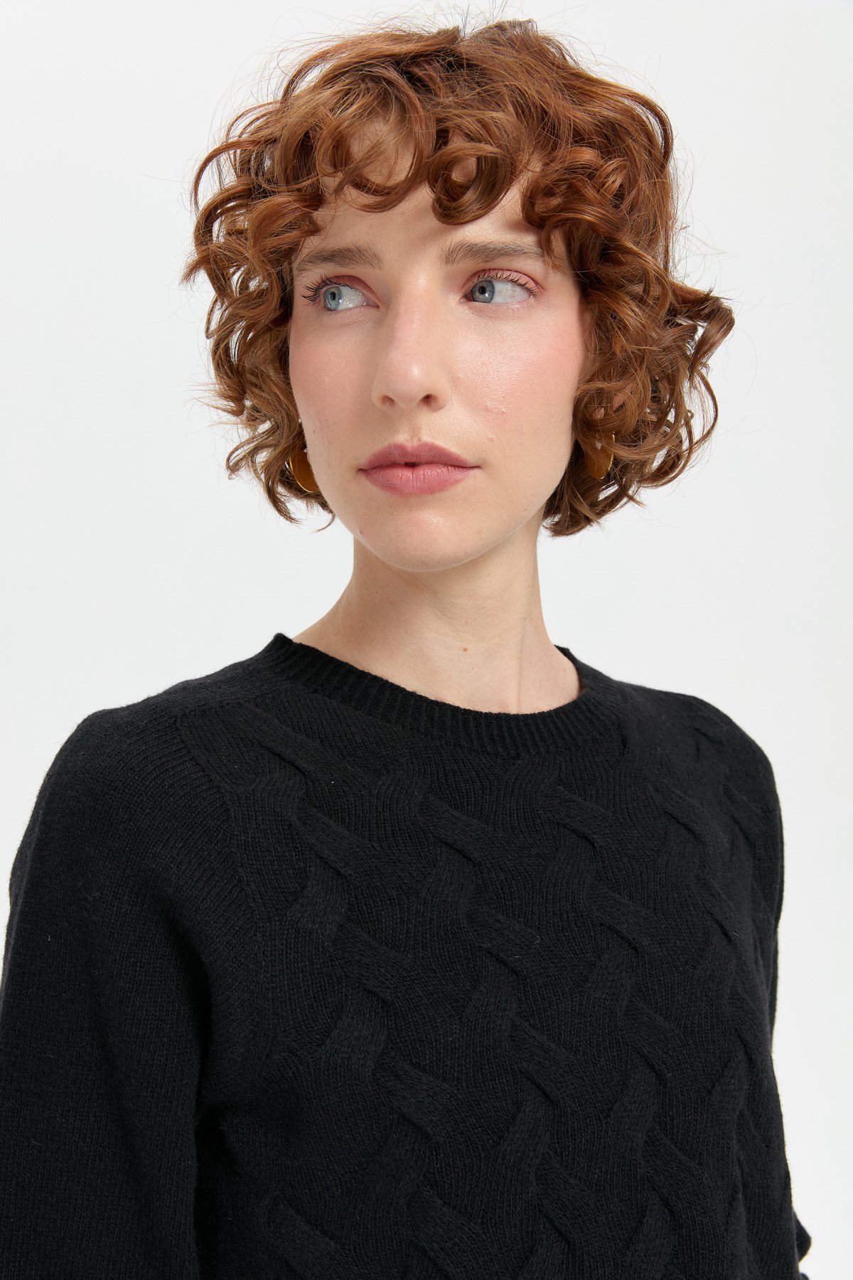 24214Kadın Sıfır Yaka Önü Saç Örgülü Yün Kazak Siyah