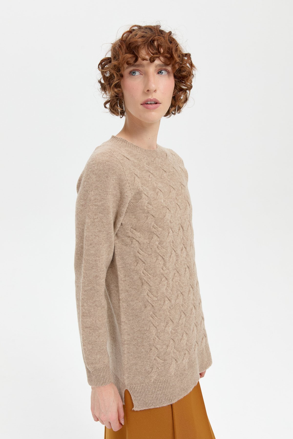 24214Kadın Sıfır Yaka Önü Saç Örgülü Yün Kazak K.Bej