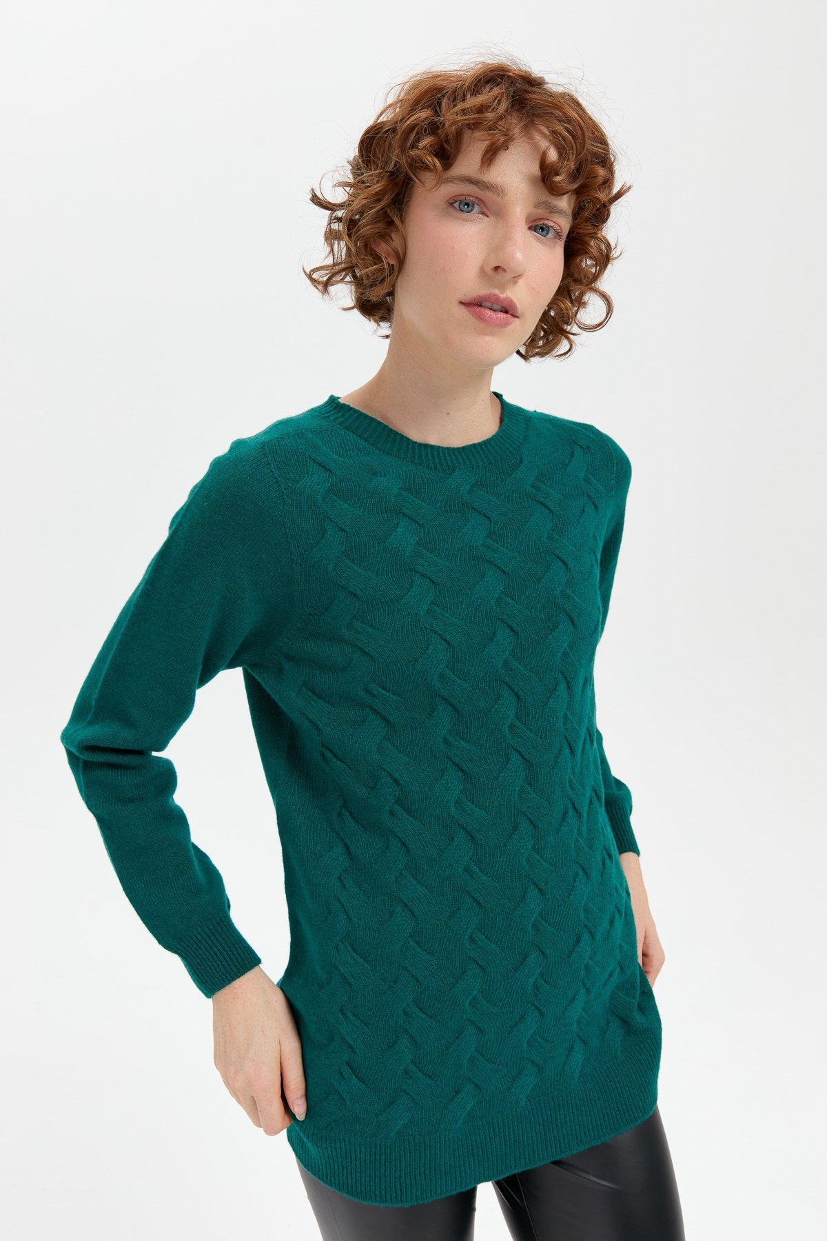 24214Kadın Sıfır Yaka Önü Saç Örgülü Yün Kazak K.Ö.başı