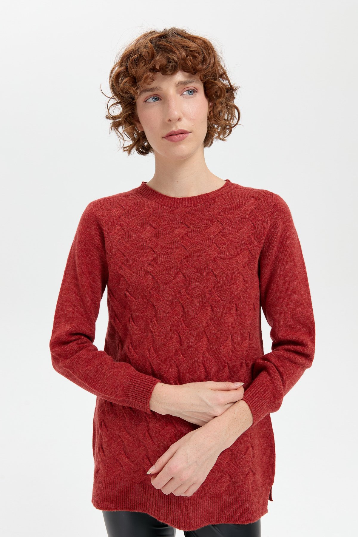 24214Kadın Sıfır Yaka Önü Saç Örgülü Yün Kazak Kiremit