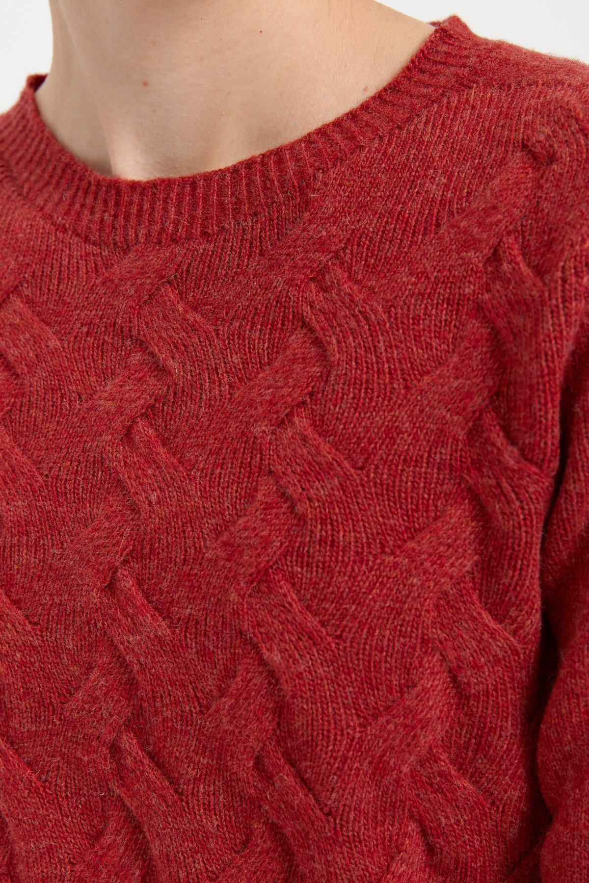 24214Kadın Sıfır Yaka Önü Saç Örgülü Yün Kazak Kiremit