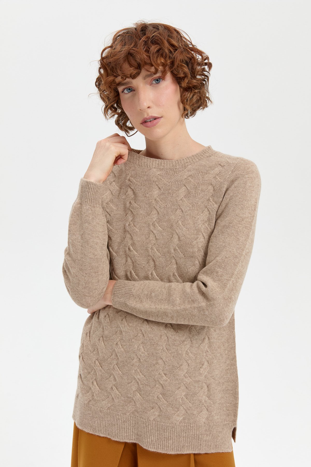 24214Kadın Sıfır Yaka Önü Saç Örgülü Yün Kazak K.Bej