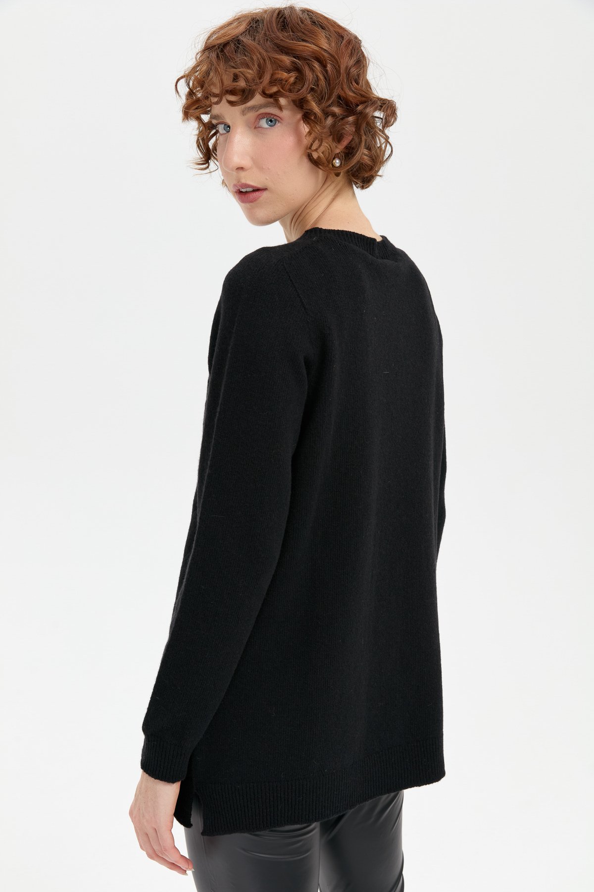 24214Kadın Sıfır Yaka Önü Saç Örgülü Yün Kazak Siyah