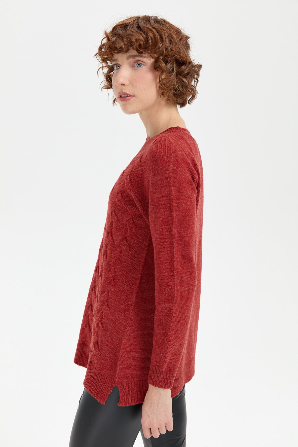 24214Kadın Sıfır Yaka Önü Saç Örgülü Yün Kazak Kiremit