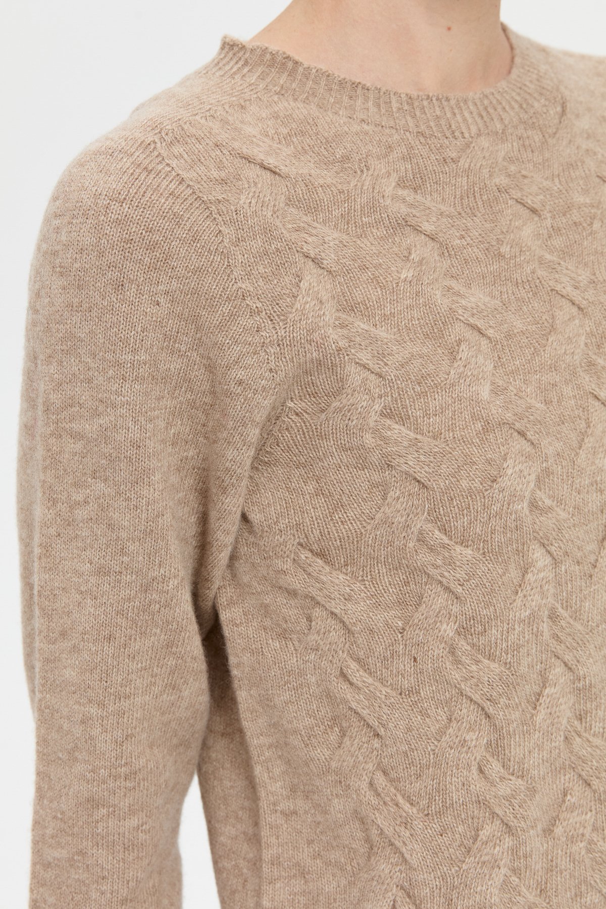 24214Kadın Sıfır Yaka Önü Saç Örgülü Yün Kazak K.Bej