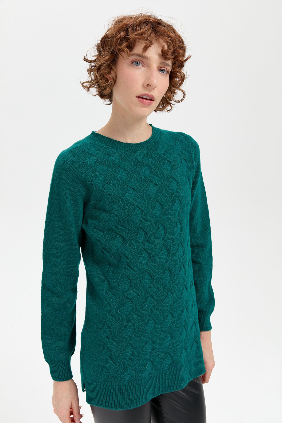 24214Kadın Sıfır Yaka Önü Saç Örgülü Yün Kazak K.Ö.başı