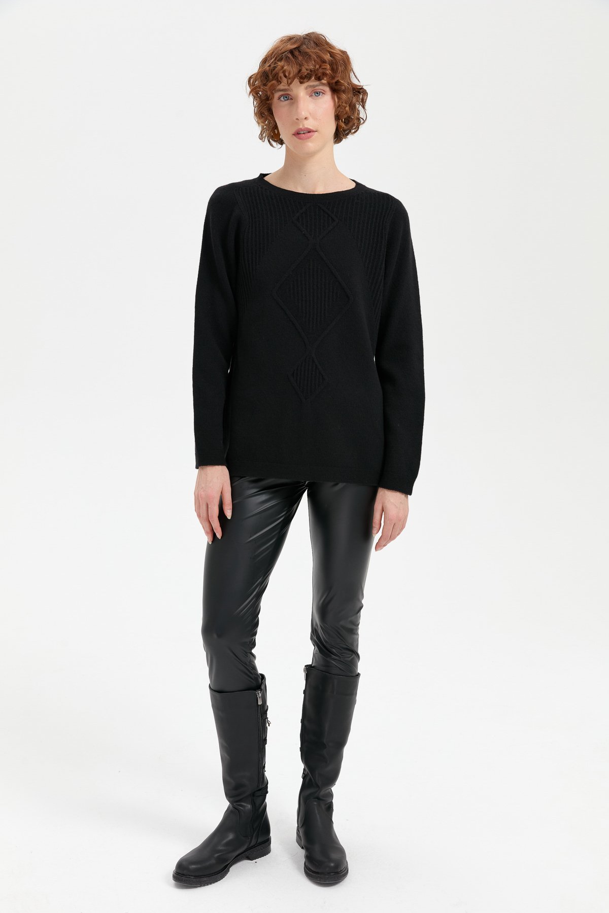 24199Kadın Sıfır Yaka Dikişsiz Önü Selanik Baklavalı Yün Kazak Siyah