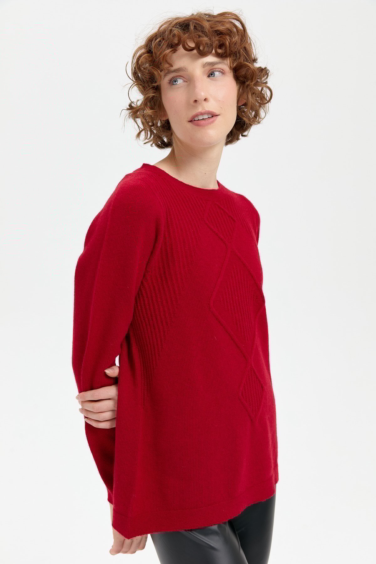 24199Kadın Sıfır Yaka Dikişsiz Önü Selanik Baklavalı Yün Kazak K.Kırmızı