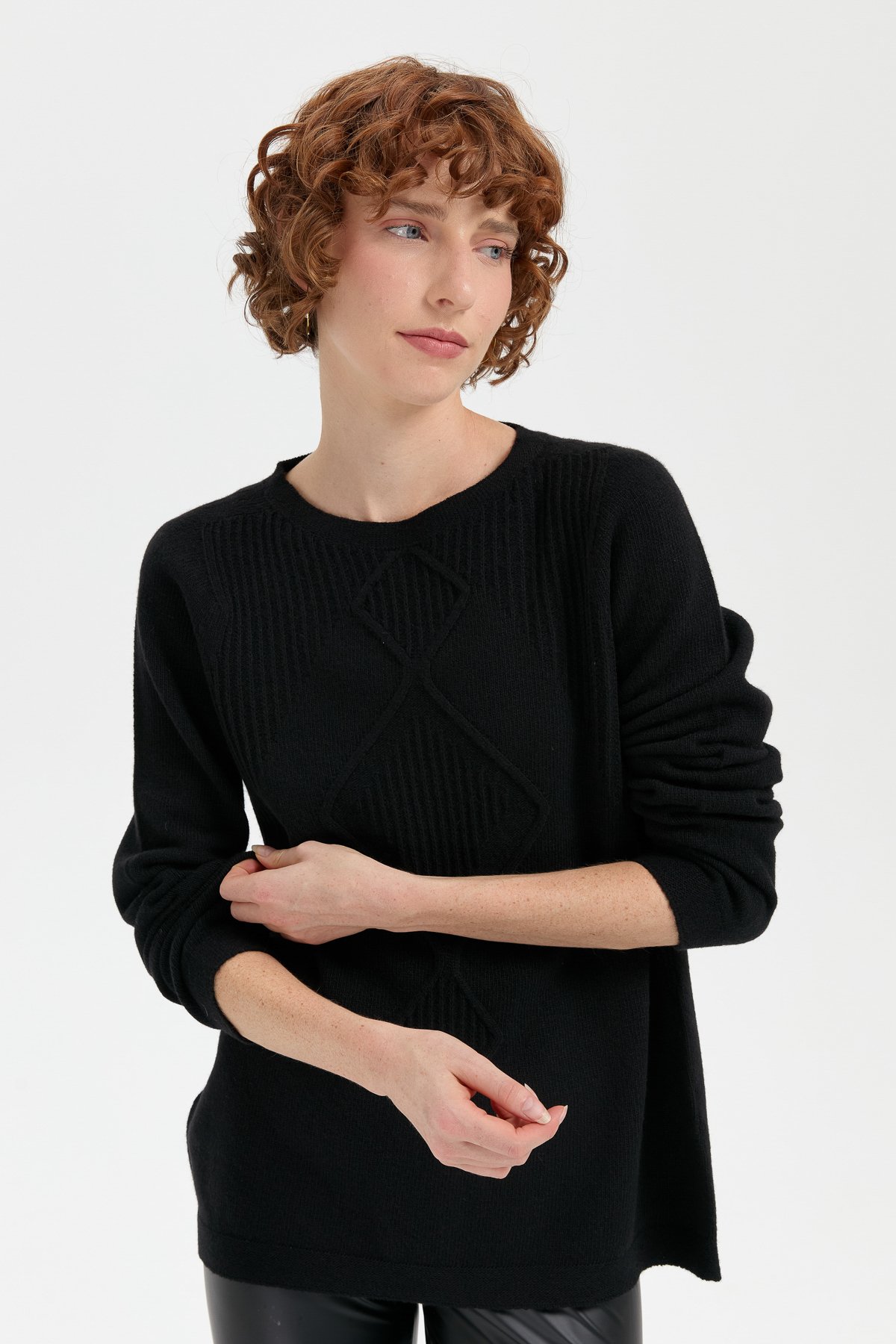 24199Kadın Sıfır Yaka Dikişsiz Önü Selanik Baklavalı Yün Kazak Siyah