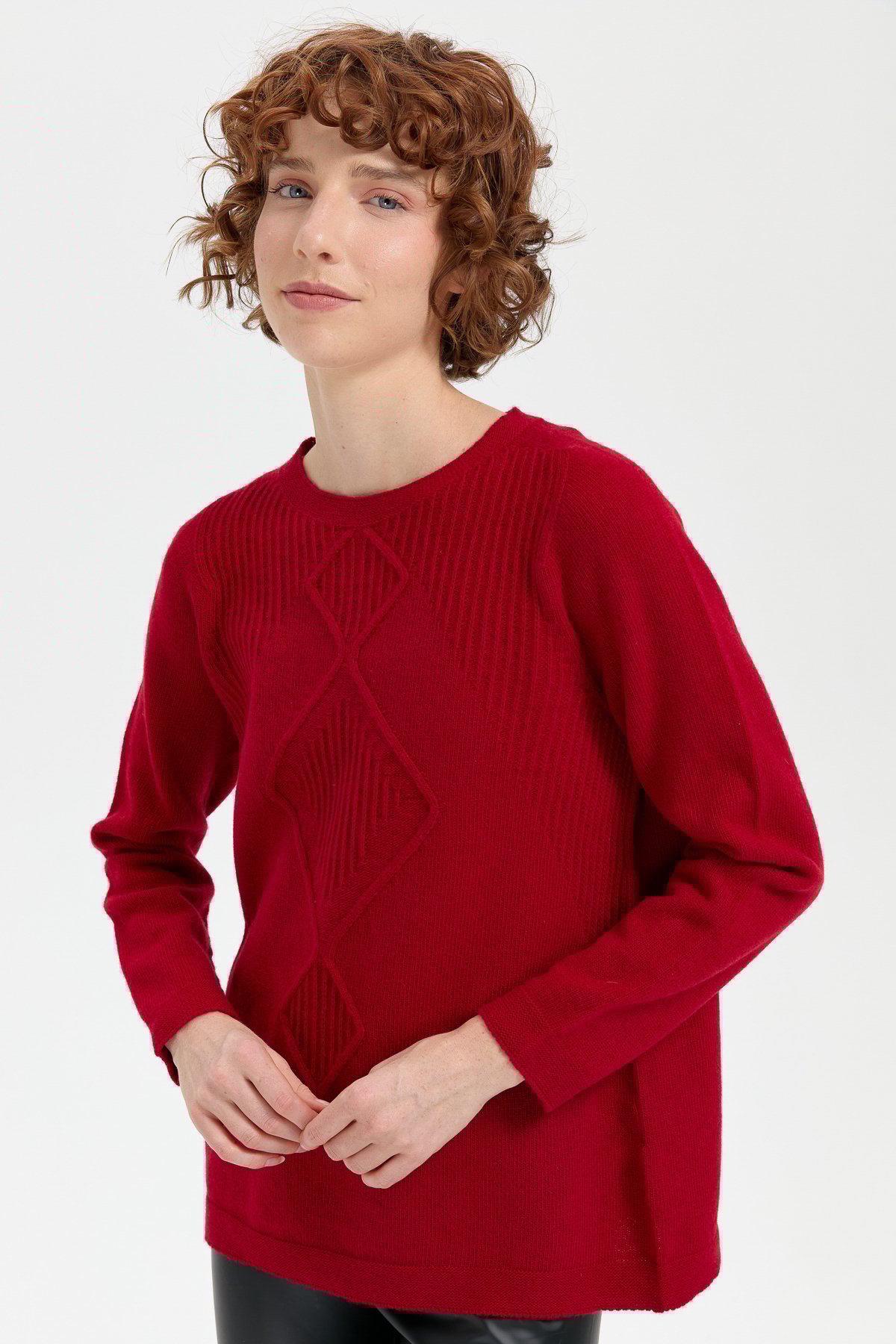 24199Kadın Sıfır Yaka Dikişsiz Önü Selanik Baklavalı Yün Kazak K.Kırmızı