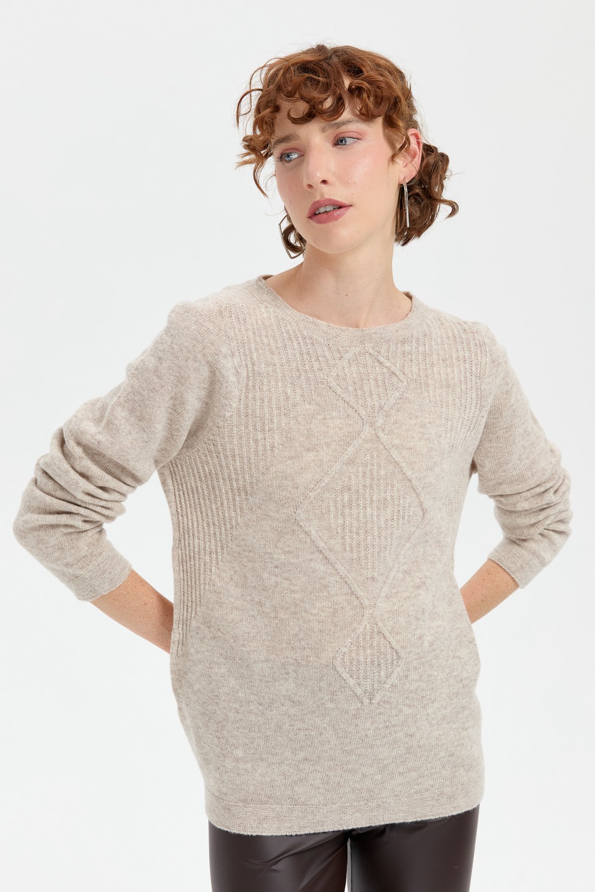 24199Kadın Sıfır Yaka Dikişsiz Önü Selanik Baklavalı Yün Kazak V.Bej