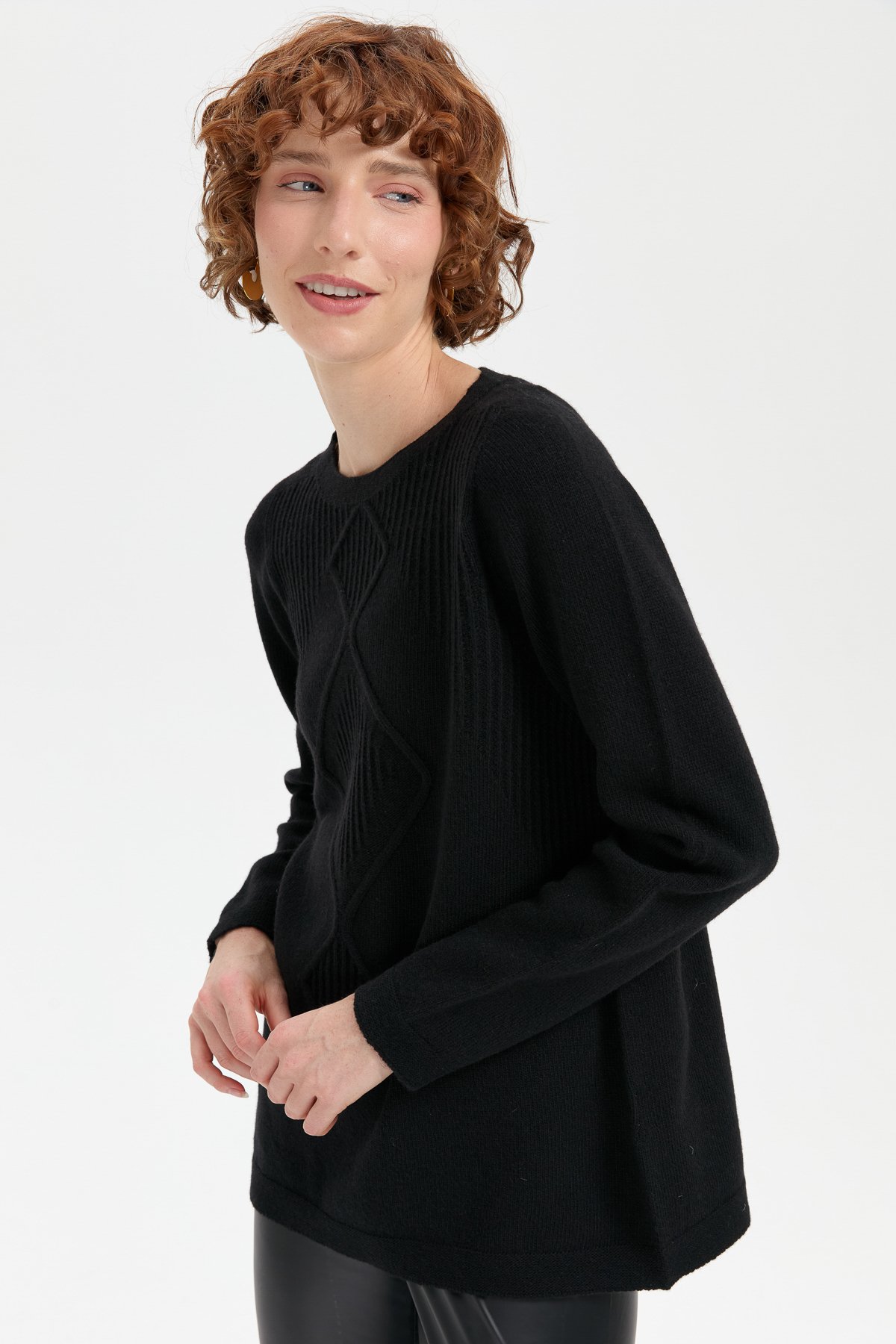 24199Kadın Sıfır Yaka Dikişsiz Önü Selanik Baklavalı Yün Kazak Siyah