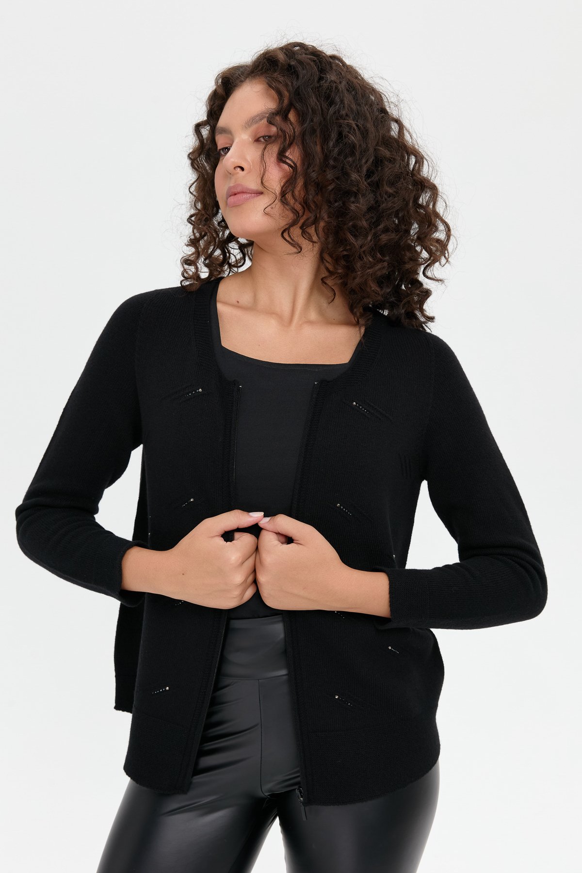 24216Kadın Sıfır Yaka Önü Taşlı Fermuarlı Yün Kazak Siyah