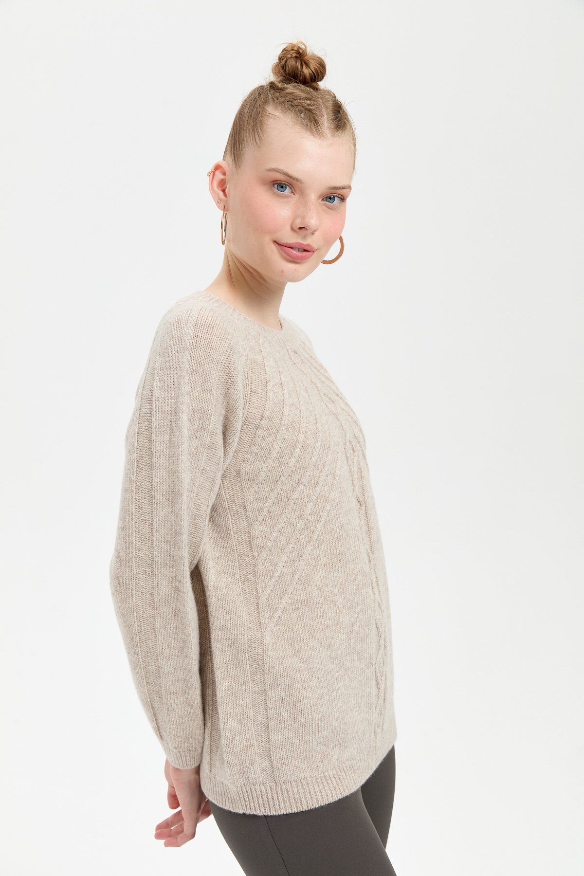 24265Kadın Sıfır Yaka Dkişsiz Önü Yürütmeli Yün Kazak V.Bej