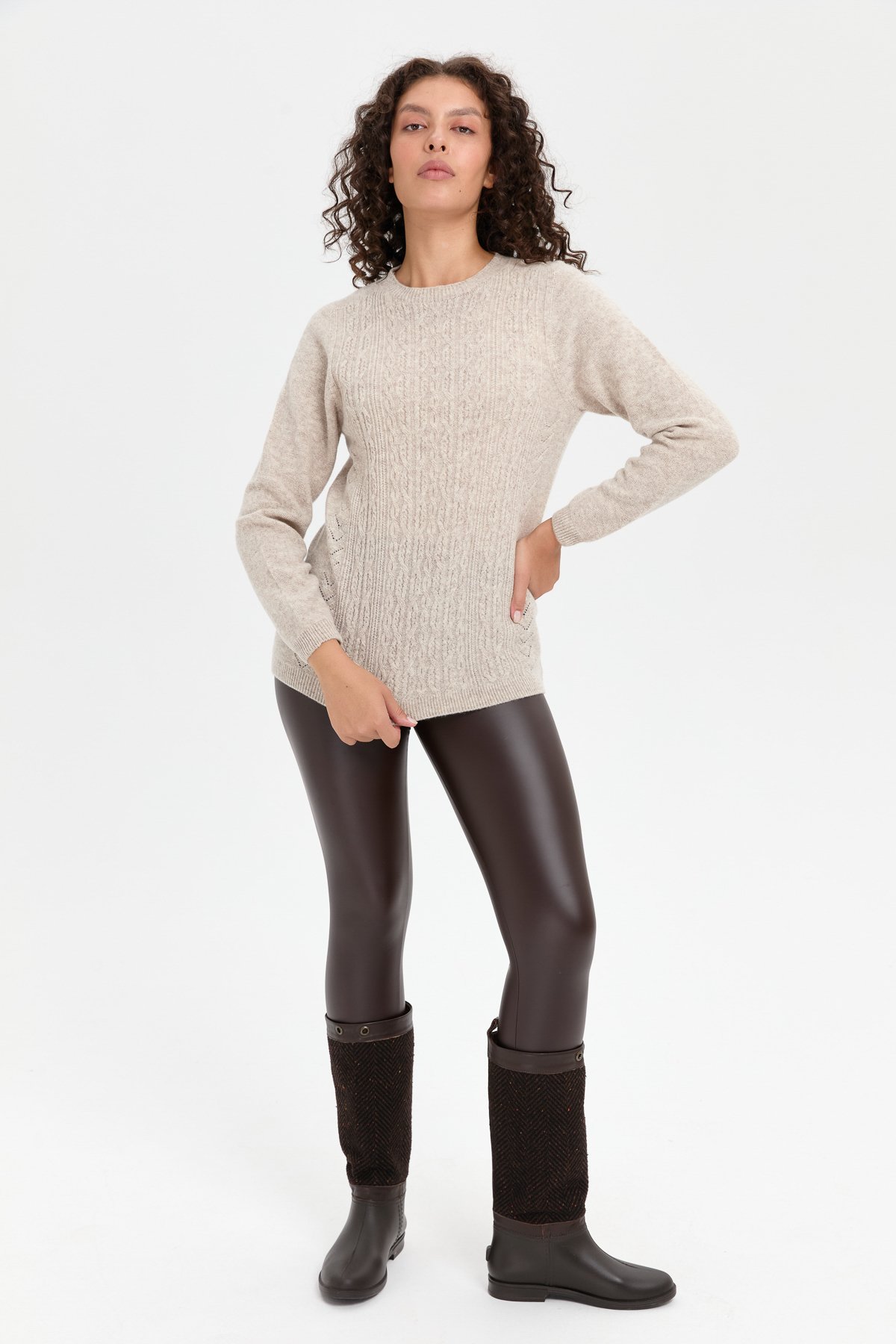 24222Kadın Sıfır Yaka Dikişsiz Önü Yürütmeli Yün Kazak V.Bej