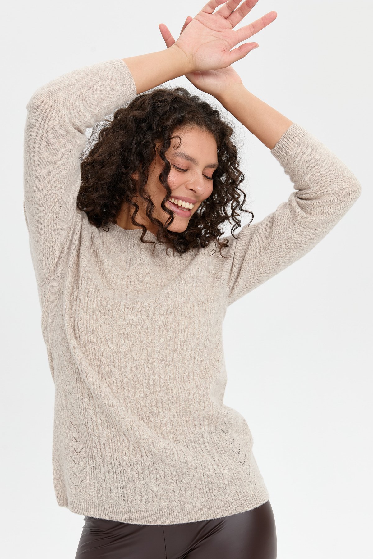 24222Kadın Sıfır Yaka Dikişsiz Önü Yürütmeli Yün Kazak V.Bej