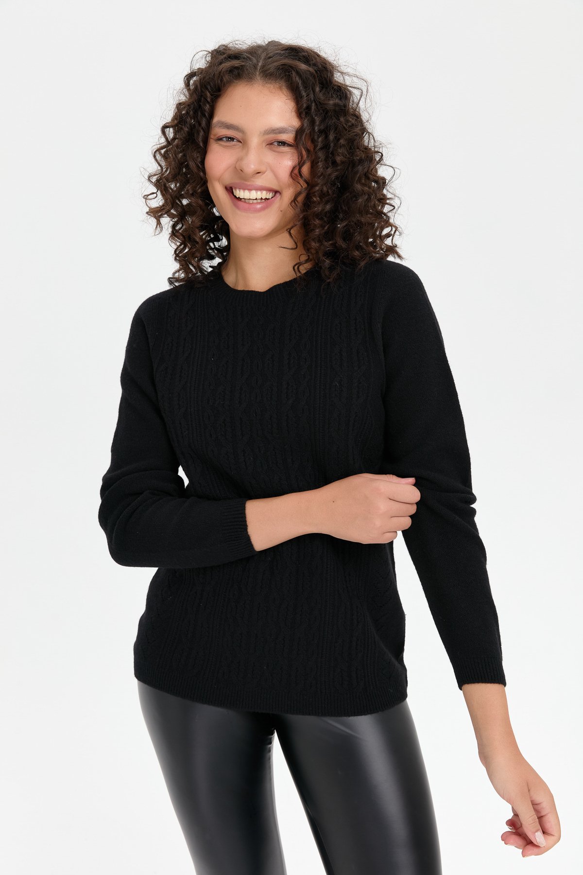 24222Kadın Sıfır Yaka Dikişsiz Önü Yürütmeli Yün Kazak Siyah