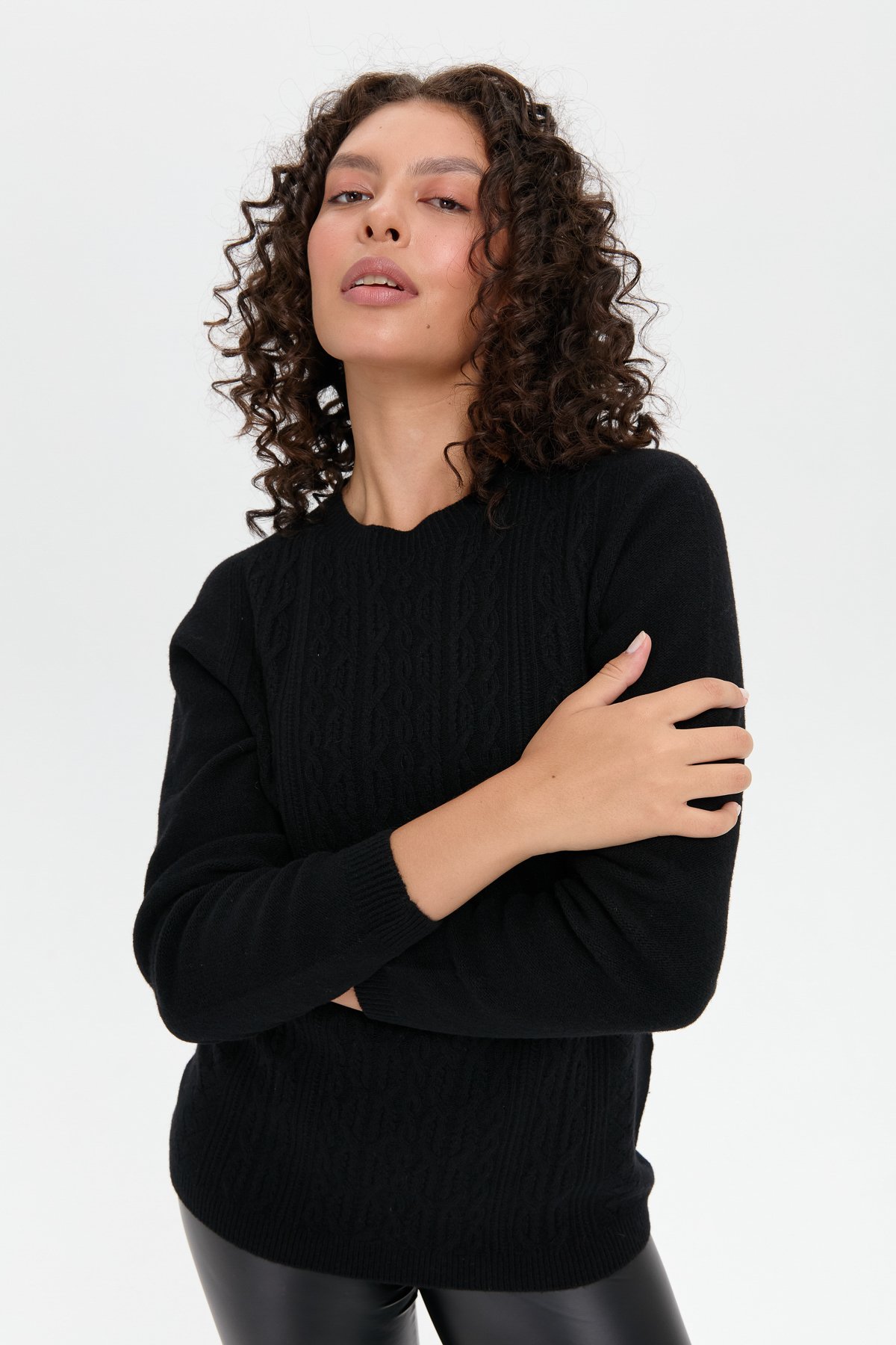 24222Kadın Sıfır Yaka Dikişsiz Önü Yürütmeli Yün Kazak Siyah