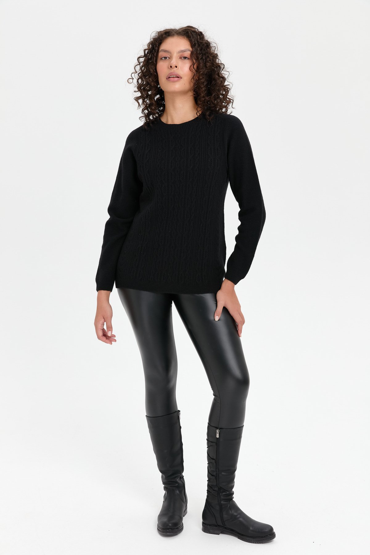 24222Kadın Sıfır Yaka Dikişsiz Önü Yürütmeli Yün Kazak Siyah