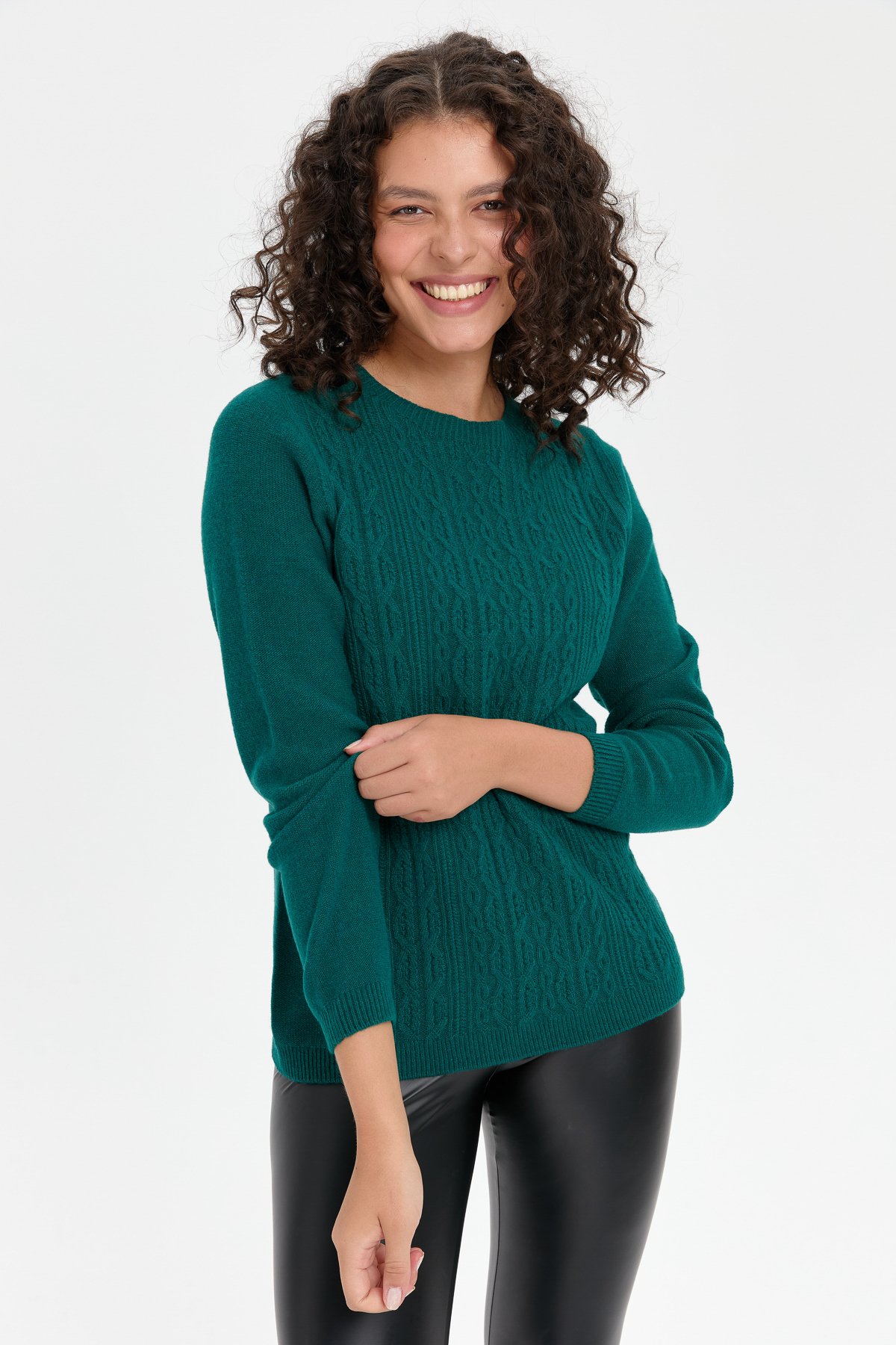 24222Kadın Sıfır Yaka Dikişsiz Önü Yürütmeli Yün Kazak K.Ö.başı