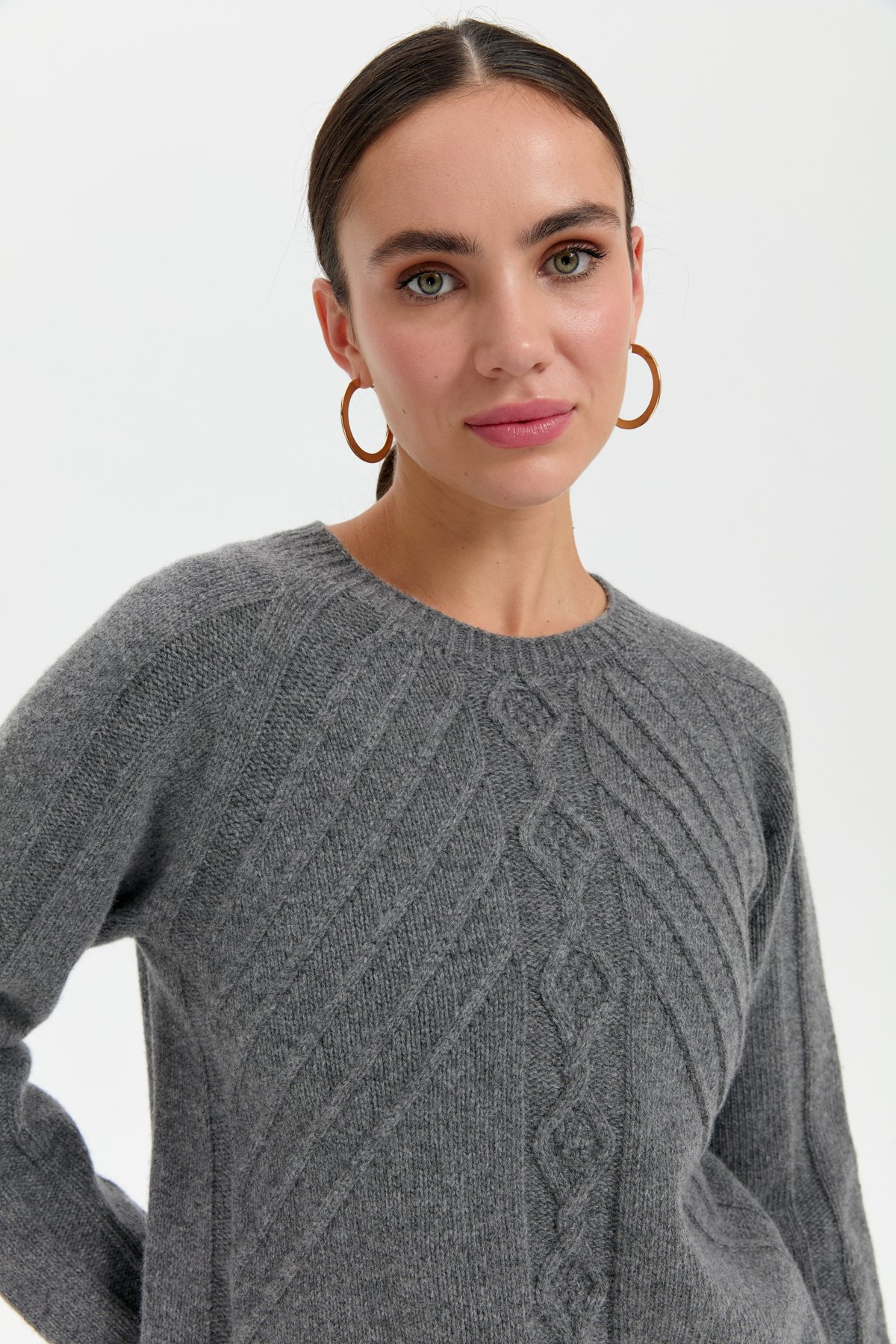 24265Kadın Sıfır Yaka Dkişsiz Önü Yürütmeli Yün Kazak Füme