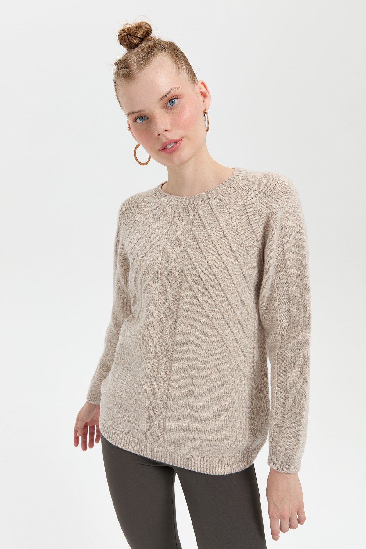 24265Kadın Sıfır Yaka Dkişsiz Önü Yürütmeli Yün Kazak V.Bej