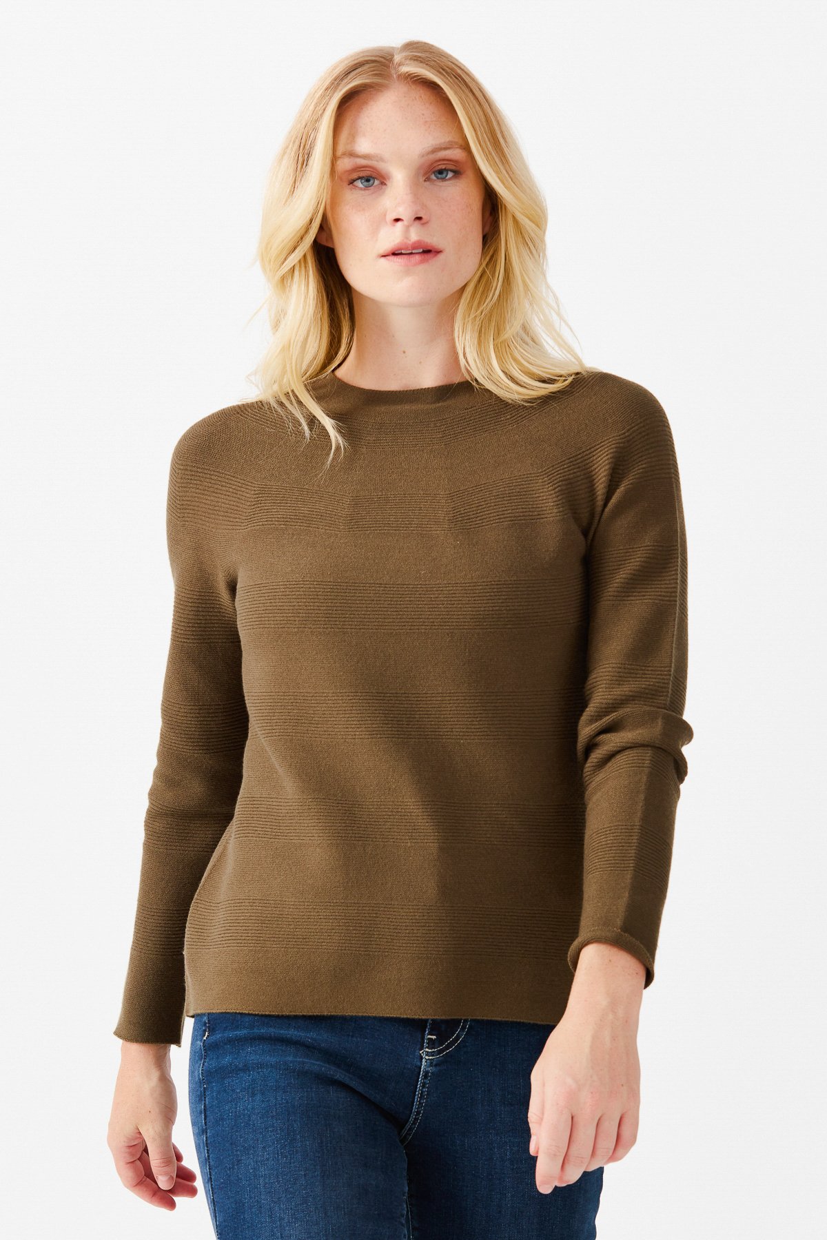 22280Женский бесшовный вязаный свитер с круглым вырезом бежевый 