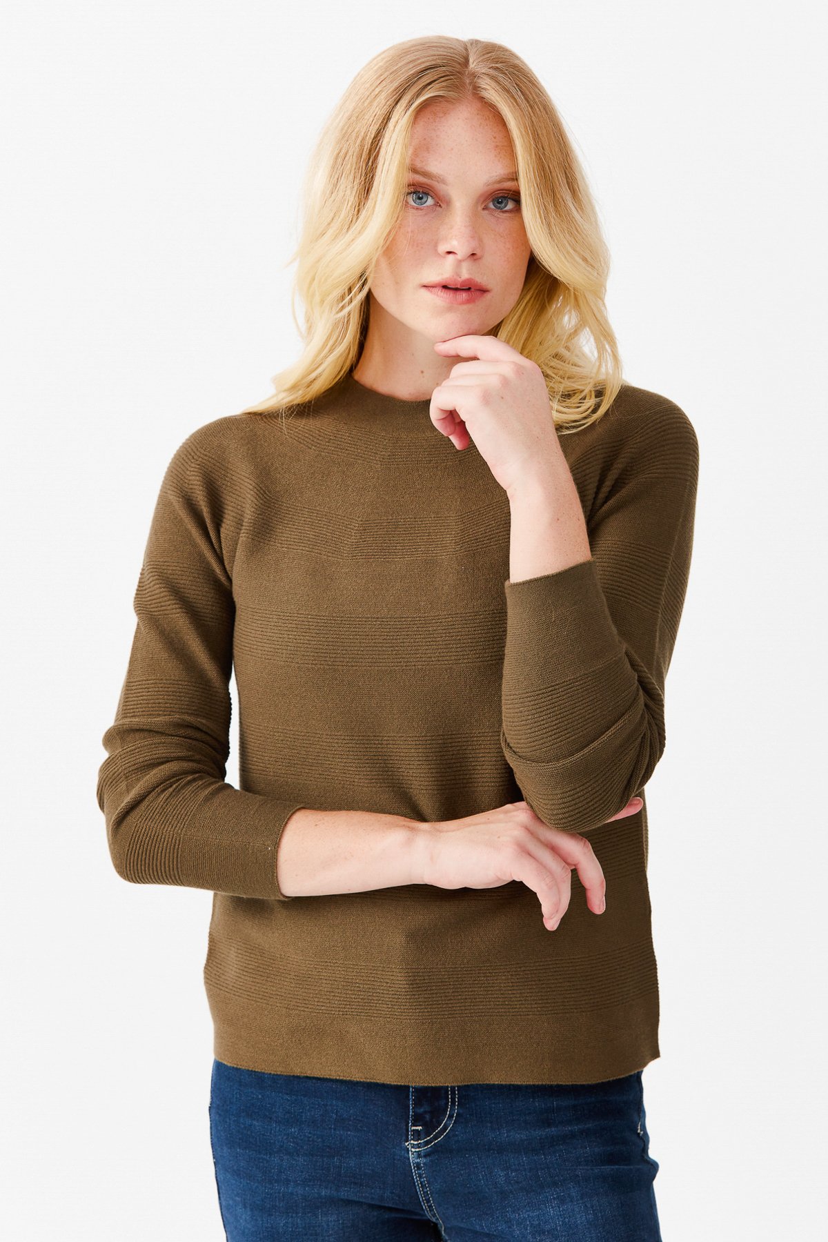 22280Женский бесшовный вязаный свитер с круглым вырезом бежевый 