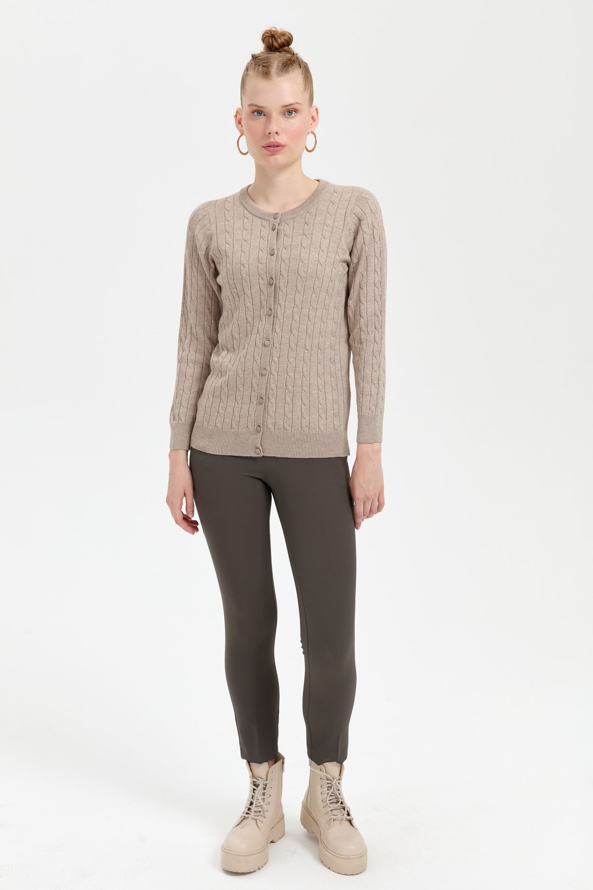 24326Kadın Sıfır Yaka Dikişsiz Saç Örgülü Hırka Vizon