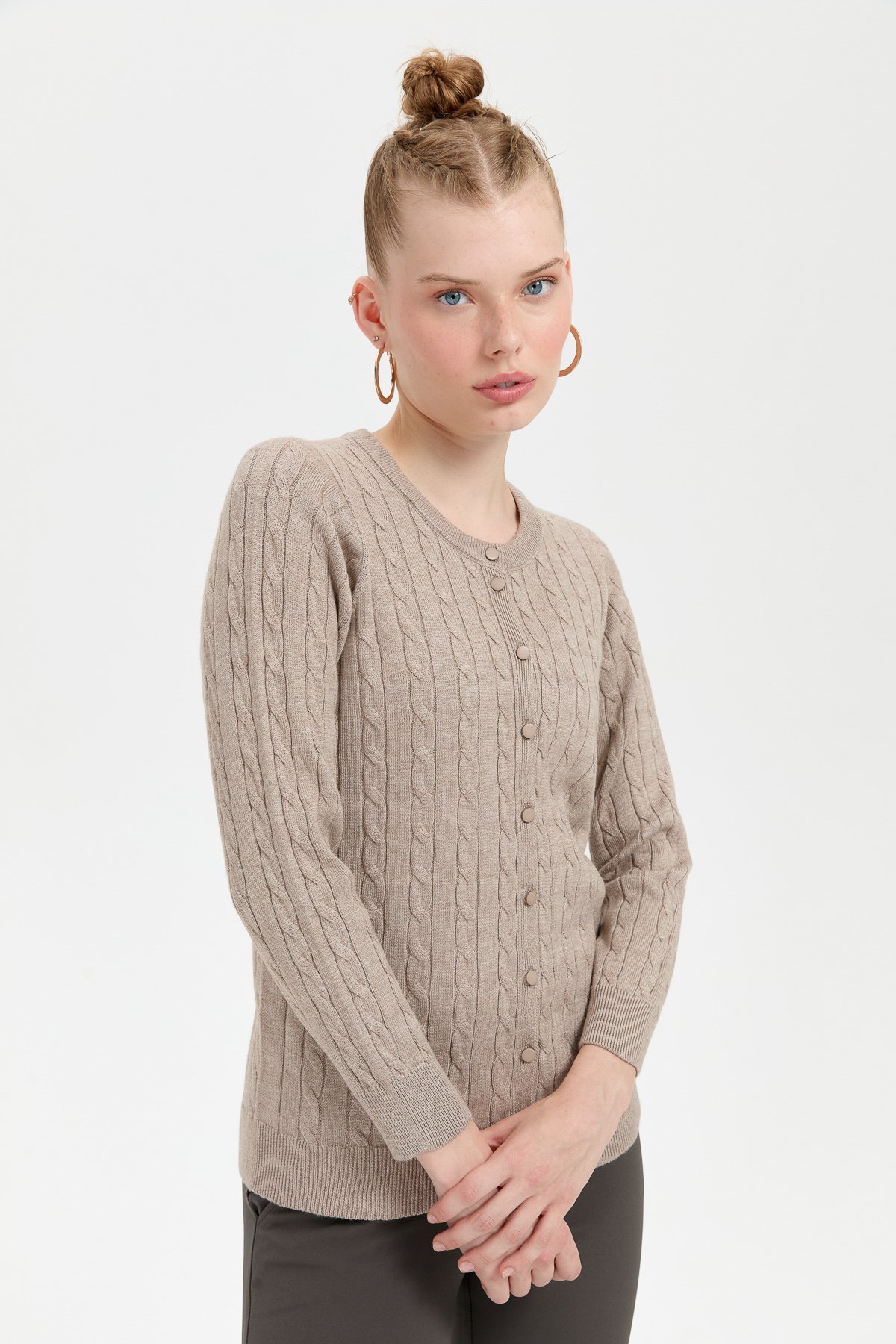 24326Kadın Sıfır Yaka Dikişsiz Saç Örgülü Hırka Vizon