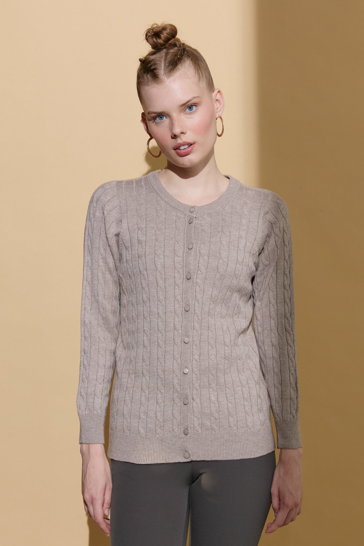 24326Kadın Sıfır Yaka Dikişsiz Saç Örgülü Hırka Vizon