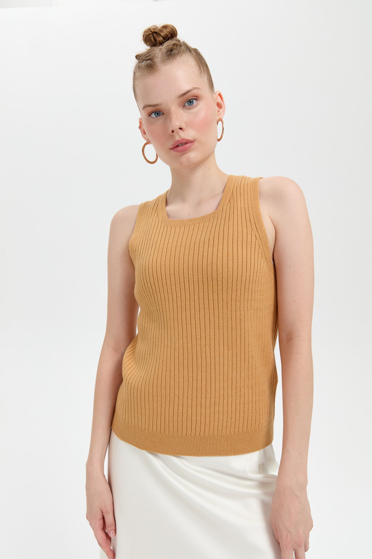 24178Kadın Sıfır Yaka Dikişsiz Süveter Camel