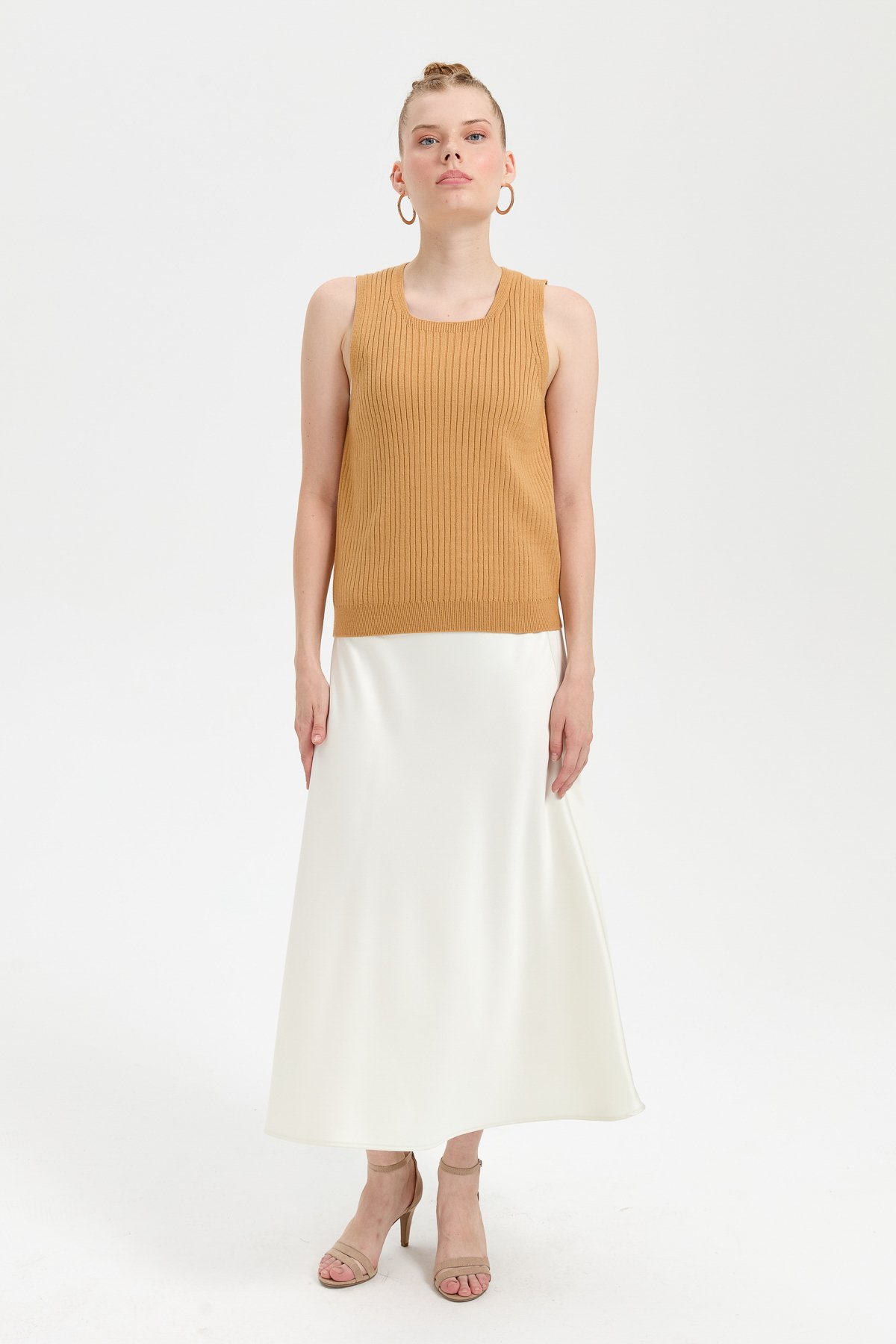 24178Kadın Sıfır Yaka Dikişsiz Süveter Camel