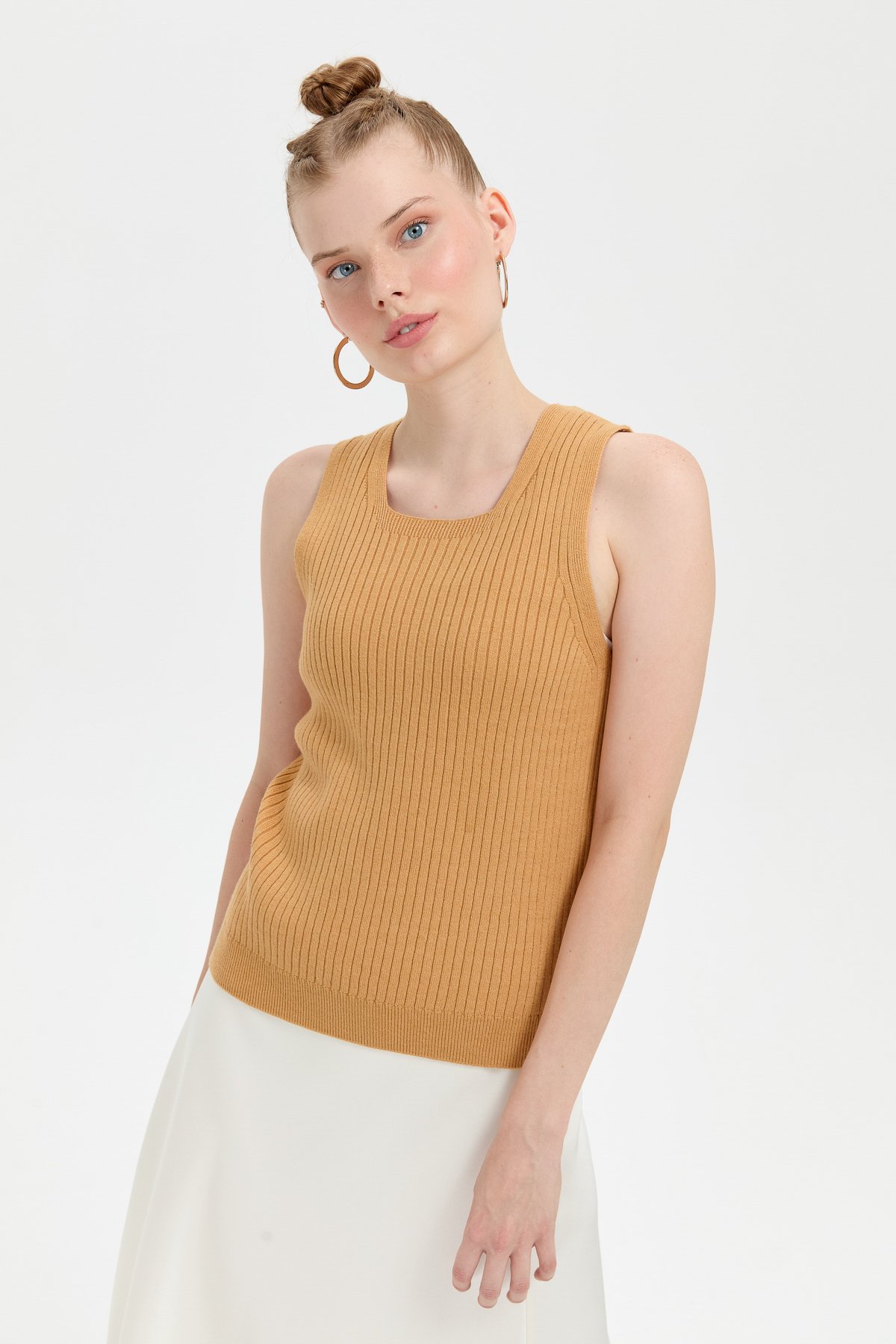 24178Kadın Sıfır Yaka Dikişsiz Süveter Camel