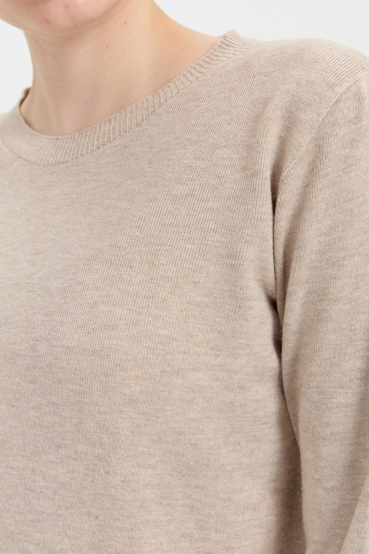 23390Kadın Sıfır Yaka Dikişsiz Yanları Düğmeli Simli Kazak Bej/Melanj