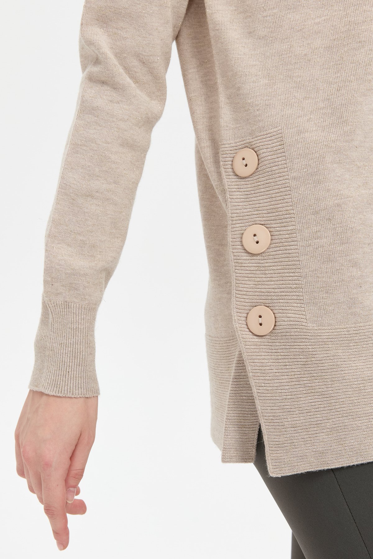 23390Kadın Sıfır Yaka Dikişsiz Yanları Düğmeli Simli Kazak Bej/Melanj